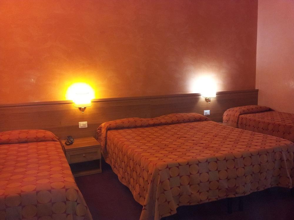 New Morpheus Rooms Rome Bagian luar foto