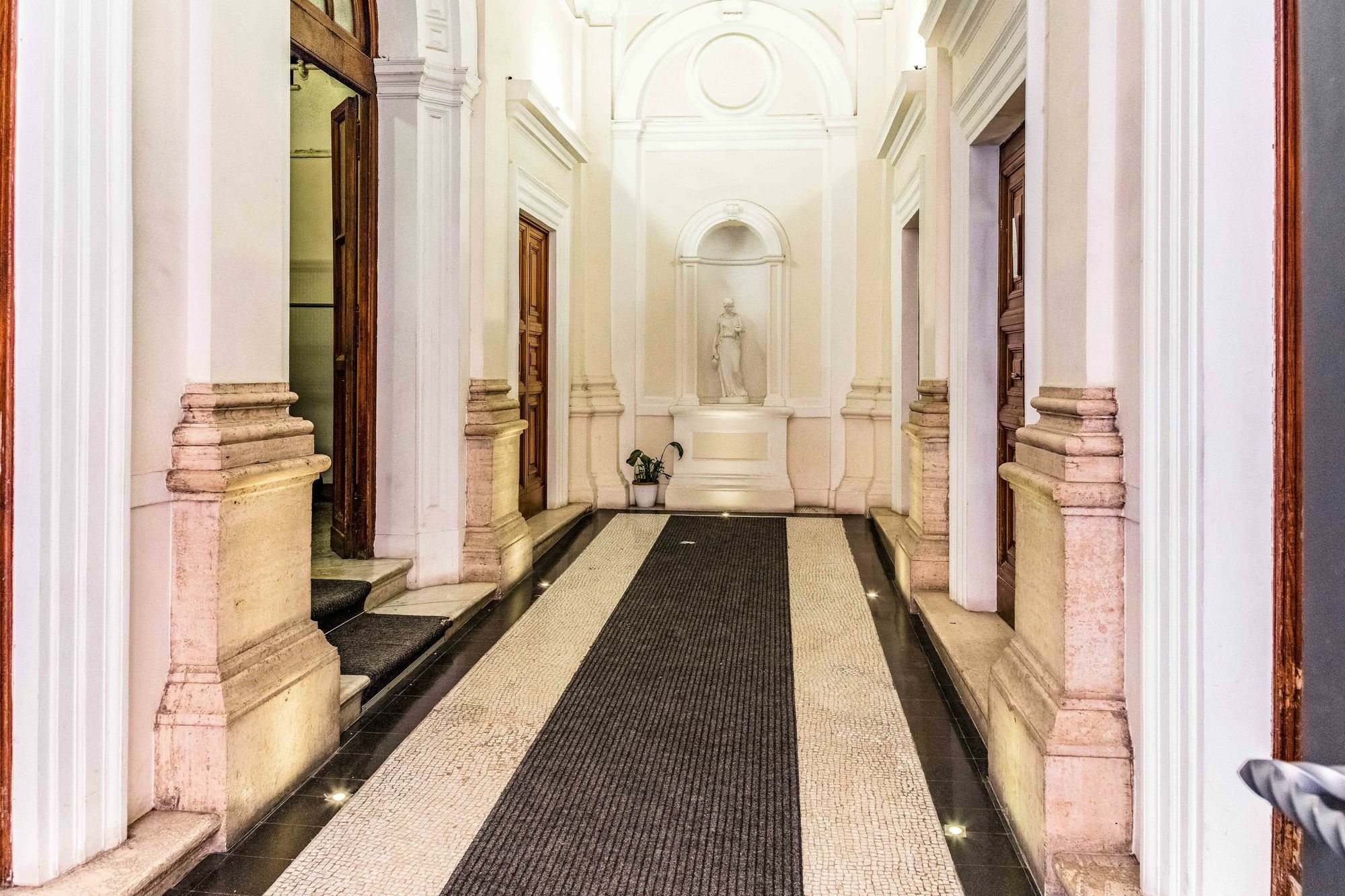 New Morpheus Rooms Rome Bagian luar foto
